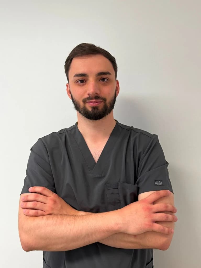 Dr. Carausu Teodor — medic stomatolog Rose Dental Expert Suceava